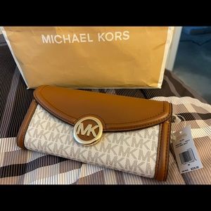 New Michael Kors Fulton Vanilla Wallet